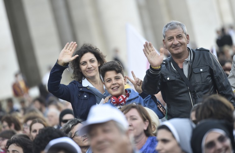 Vaticano, 3 ottobre: Veglia di preghiera in piazza San Pietro per l'apertura del Sinodo sulla famiglia