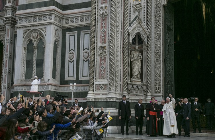 Firenze 10 novembre 2015.L'arrivo di Papa Francesco in Duomo.