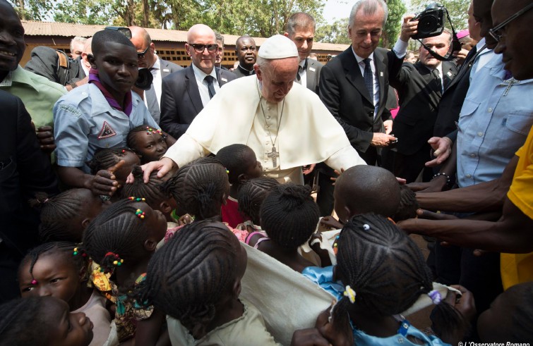 Viaggio 2015 africa papa Campo Profughi St. Sauveur