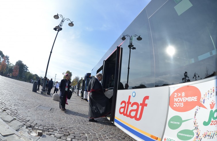 Firenze, 10 novembre 2015: visita Papa al Convegno di Firenze 2015 - autobus