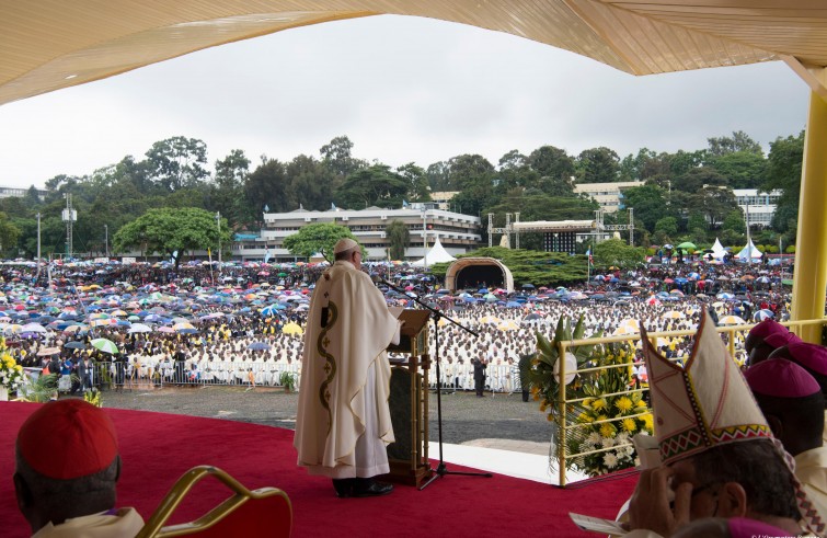 viaggio 2015 africa papa messa campus