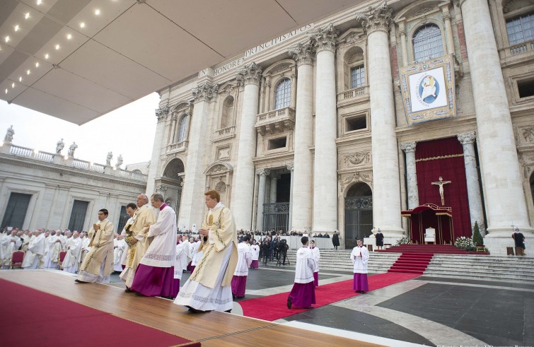 Vaticano, 8 dicembre 2015: Papa Francesco apre la Porta Santa nella basilica di San Pietro