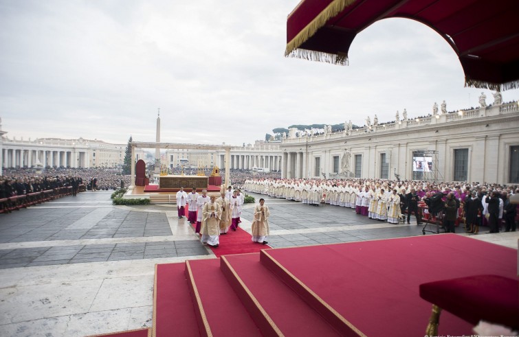 Vaticano, 8 dicembre 2015: Papa Francesco apre la Porta Santa nella basilica di San Pietro