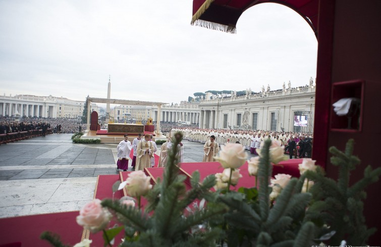 Vaticano, 8 dicembre 2015: Papa Francesco apre la Porta Santa nella basilica di San Pietro