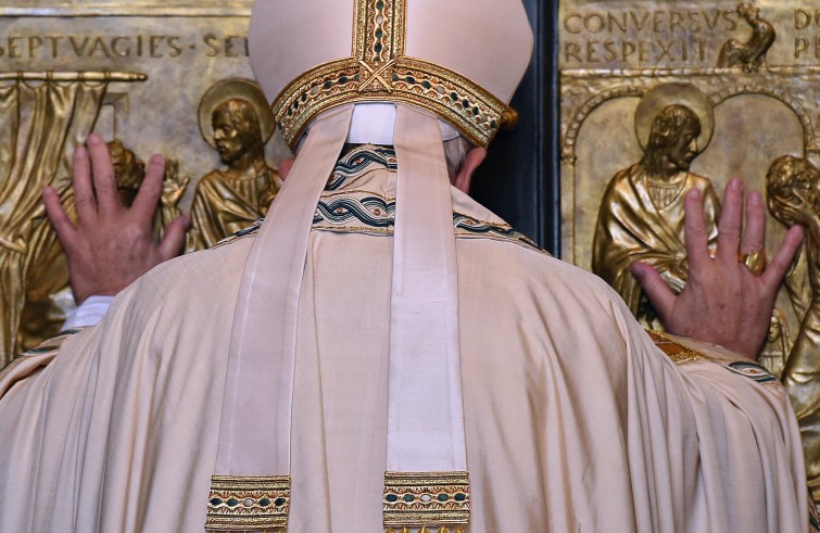 Vaticano, 8 dicembre 2015: Papa Francesco apre la Porta Santa nella basilica di San Pietro