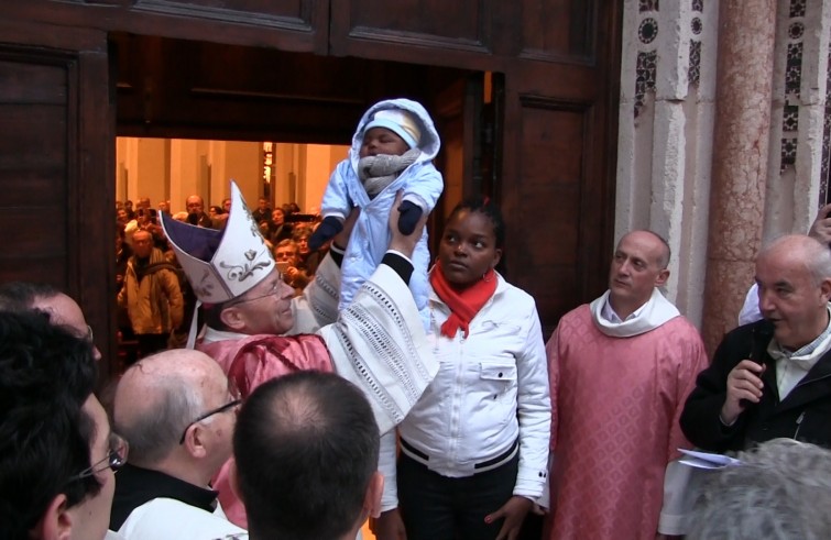 Mons. Armando Trasarti apre la Porta Santa a Fano Fossombrone Cagli Pergola