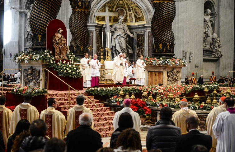 Vaticano, 27 dicembre 2015: Papa Francesco celebra la Messa per le famiglie