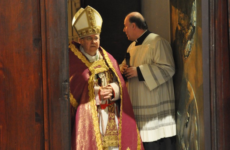 Mons. Mario Toso apre la Porta santa della cattedrale - Faenza