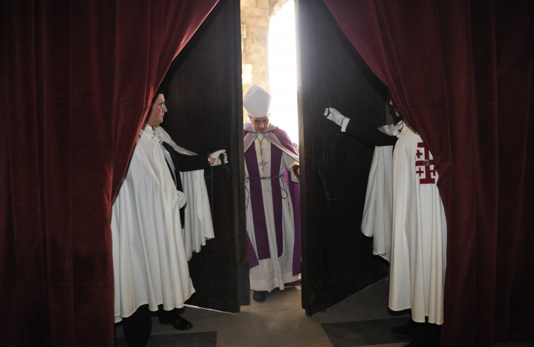 Mons. Domenico Pompili apre la Porta Santa a Rieti