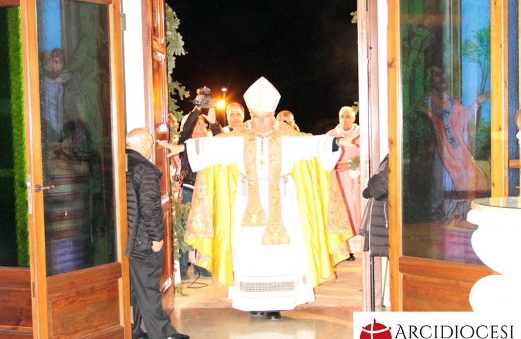 Il card. Francesco Montenegro apre la Porta santa della concattedrale - Agrigento