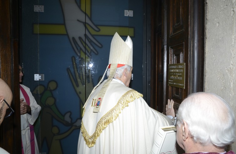 Il card. Edoardo Menichelli apre la Porta santa della cattedrale - Ancona