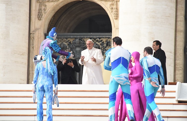 Piazza San Pietro, 27 gennaio 2016: Papa Francesco e i circensi all'Udienza generale