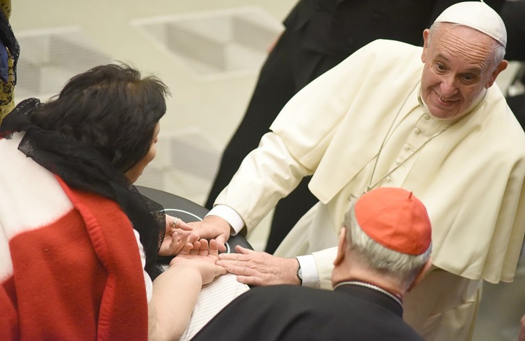 Vaticano, 13 gennaio 2016: Udienza generale di Papa Francesco in Aula Paolo VI - Papa Francesco incontra malati