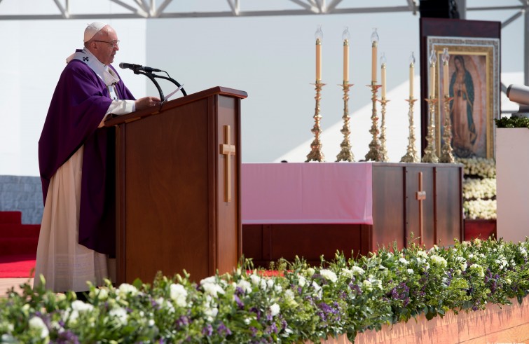 Papa Francesco celebra la messa a Ecatepec (Messico, 14 febbraio 2016)