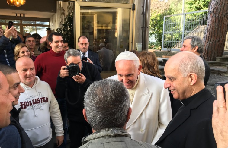 Papa Francesco visita a sorpresa i tossicodipendenti del Ceis (26 febbraio 2016)