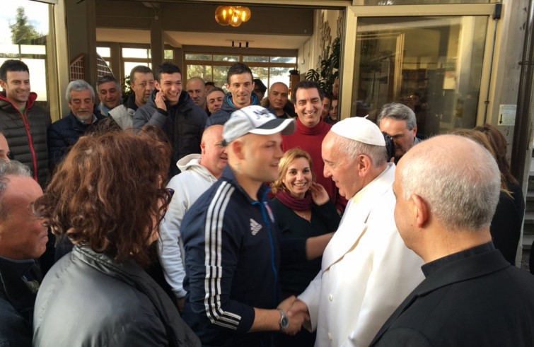 Papa Francesco visita a sorpresa i tossicodipendenti del Ceis (26 febbraio 2016)