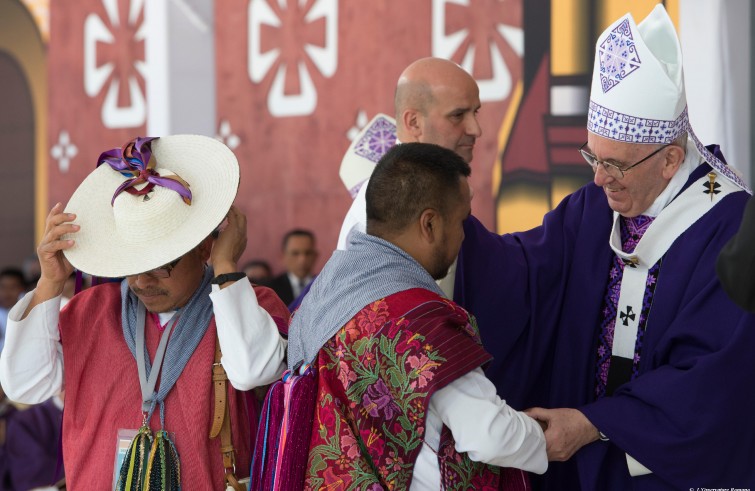 Viaggio apostolico in Messico Papa Francesco celebra la Santa Messa con le comunità indigene del Chiapas nel Centro sportivo municipale