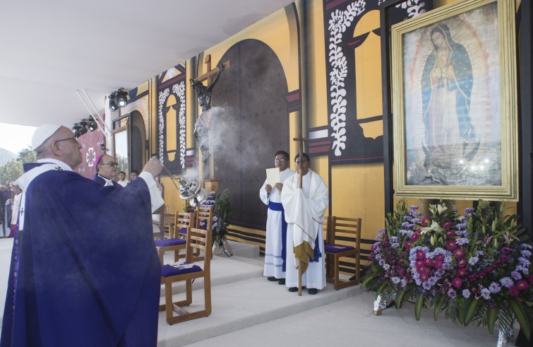 Viaggio apostolico in Messico Papa Francesco celebra la Santa Messa con le comunità indigene del Chiapas nel Centro sportivo municipale