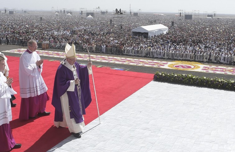 Papa Francesco celebra la messa a Ecatepec (Messico, 14 febbraio 2016)