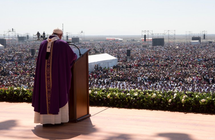 Papa Francesco celebra la messa a Ecatepec (Messico, 14 febbraio 2016)