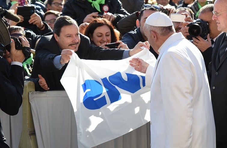 Piazza San Pietro, 20 febbraio 2016: Udienza giubilare Papa Francesco - bandiera Avis