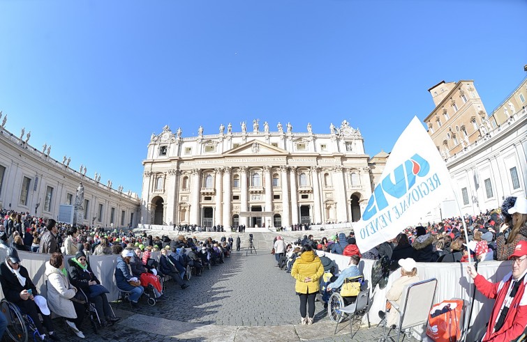 Piazza San Pietro, 20 febbraio 2016: Udienza giubilare Papa Francesco - Gruppo Avis in Piazza San Pietro