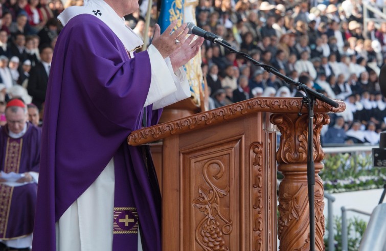 Papa Francesco celebra la messa con sacerdoti, religiose, religiosi, consacrati e seminaristi (Messico, 16 febbraio 2016)