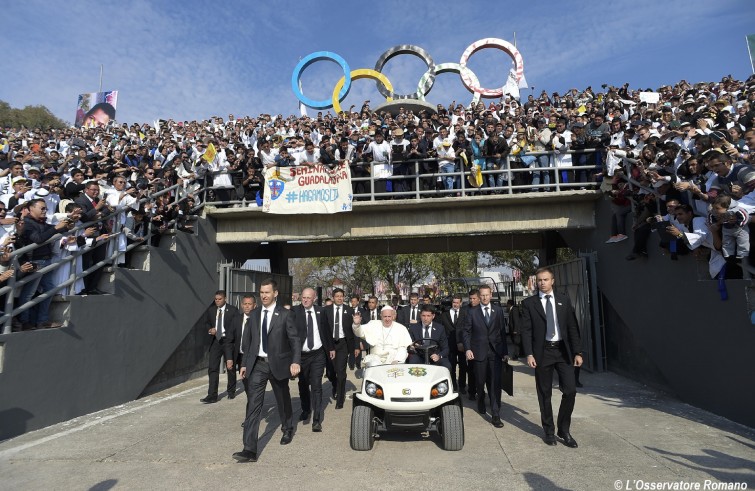 Papa Francesco celebra la messa con sacerdoti, religiose, religiosi, consacrati e seminaristi (Messico, 16 febbraio 2016)