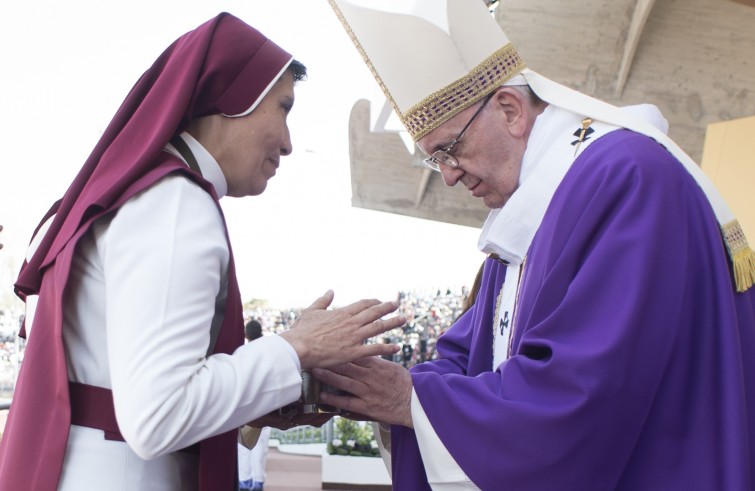 Papa Francesco celebra la messa con sacerdoti, religiose, religiosi, consacrati e seminaristi (Messico, 16 febbraio 2016)