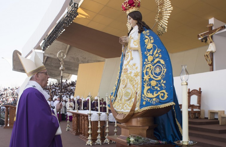 Papa Francesco celebra la messa con sacerdoti, religiose, religiosi, consacrati e seminaristi (Messico, 16 febbraio 2016)