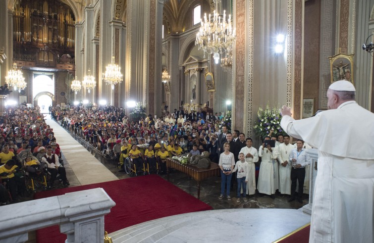 Papa Francesco visita la cattedrale di Morelia (Messico, 16 febbraio 2016)