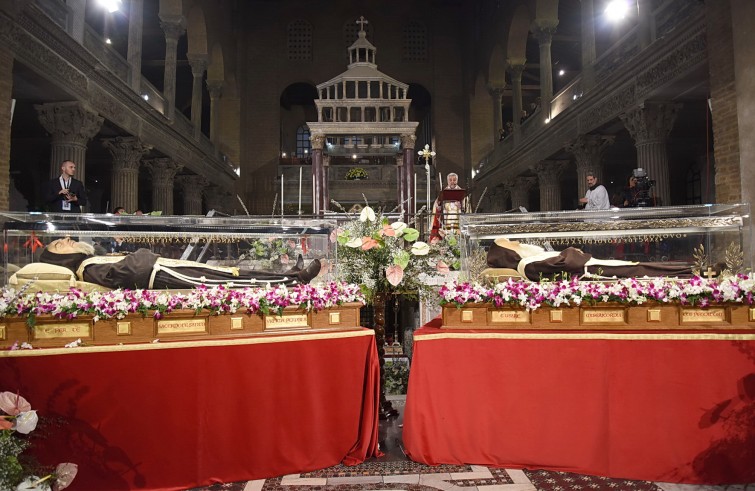 Roma, 3 febbraio 2016: San Pio da Pietralcina nella Basilica di San Lorenzo fuori le mura