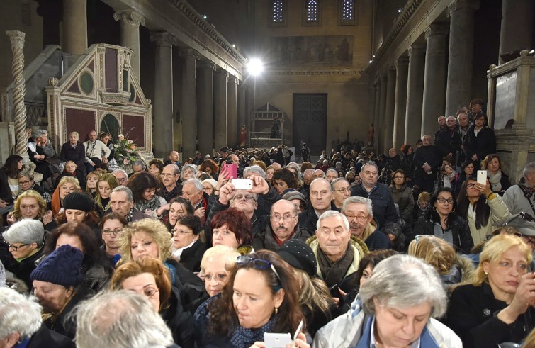 Roma, 3 febbraio 2016: San Pio da Pietralcina nella Basilica di San Lorenzo fuori le mura