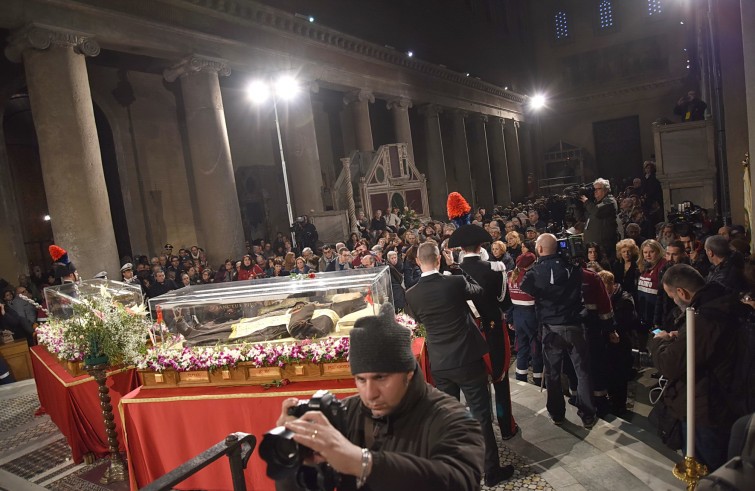 Roma, 3 febbraio 2016: San Pio da Pietralcina nella Basilica di San Lorenzo fuori le mura