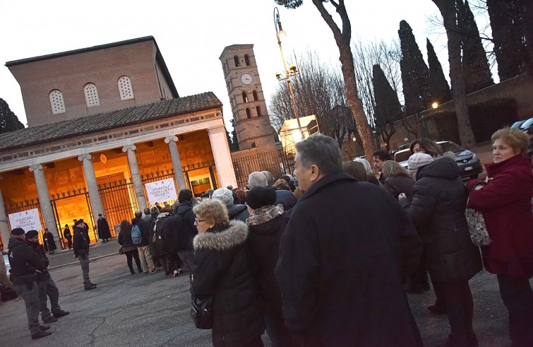 Roma, 3 febbraio 2016: San Pio da Pietralcina nella Basilica di San Lorenzo fuori le mura