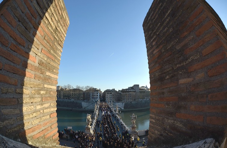 Roma, 5 febbraio 2016: processione di San Leopoldo e San Pio verso la Basilica di San Pietro