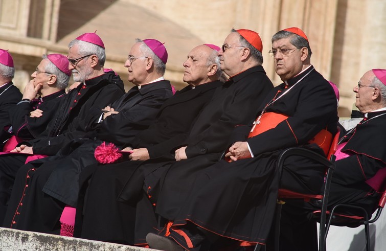 Piazza San Pietro, 12 marzo 2016: Udienza giubilare Papa Francesco - Cardinale Crescenzio Sepe e Francesco Montenegro con vescovi