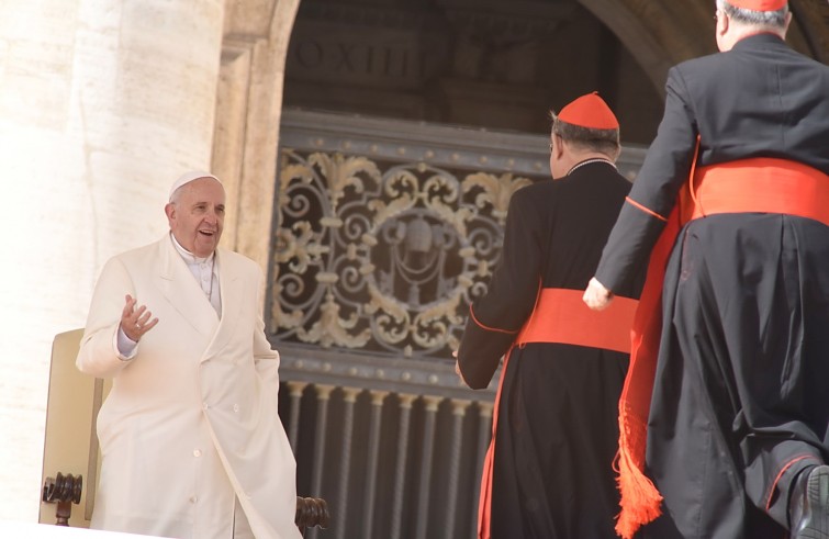 Piazza San Pietro, 12 marzo 2016: Udienza giubilare Papa Francesco - Papa Francesco saluta cardinale Crescenzio Sepe