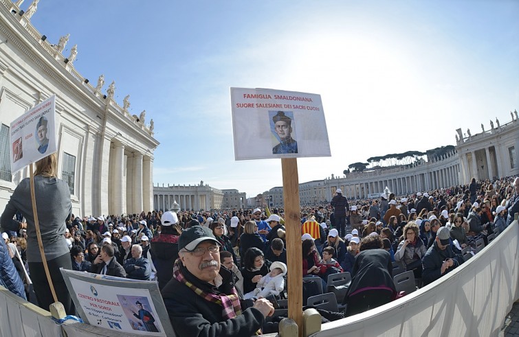 Piazza San Pietro, 12 marzo 2016: Udienza giubilare Papa Francesco - Fedeli Famiglia smaldoniana, Suore salesiane del Sacro Cuore