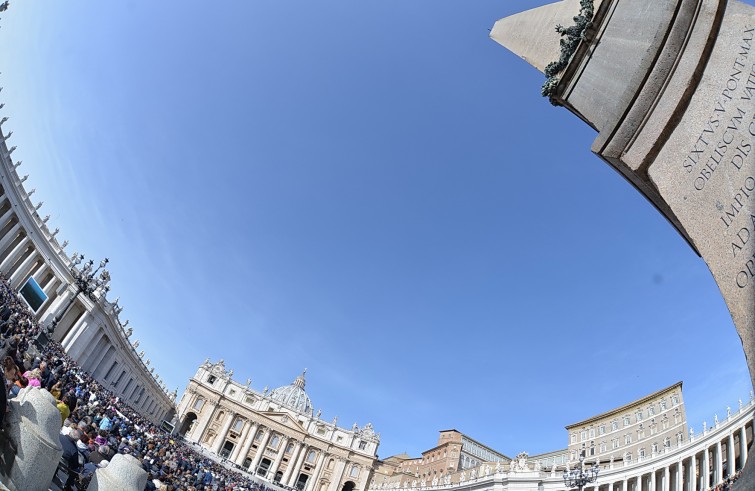 Piazza San Pietro, 12 marzo 2016: Udienza giubilare Papa Francesco - obelisco