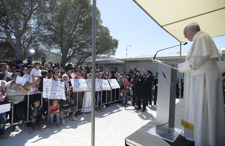 Papa Francesco incontra la cittadinanza e la comunità cattolica (Lesbo, 16 aprile 2016)