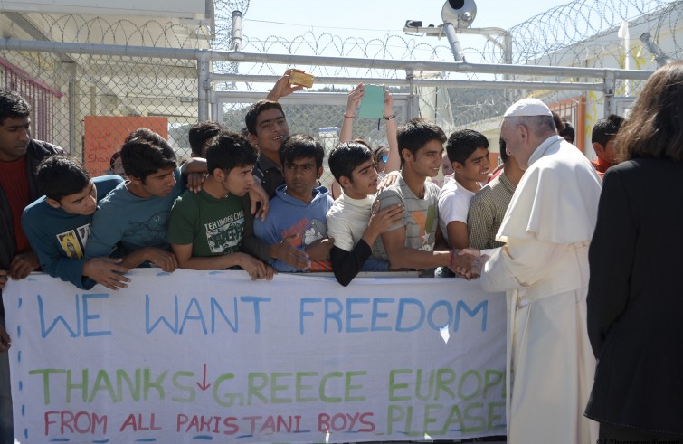 Papa Francesco, Bartolomeo I e Ieronymos II al Mòria refugee camp (Lesbo, 16 aprile 2016)