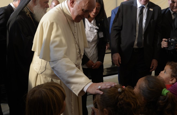 Papa Francesco, Bartolomeo I e Ieronymos II al Mòria refugee camp (Lesbo, 16 aprile 2016)