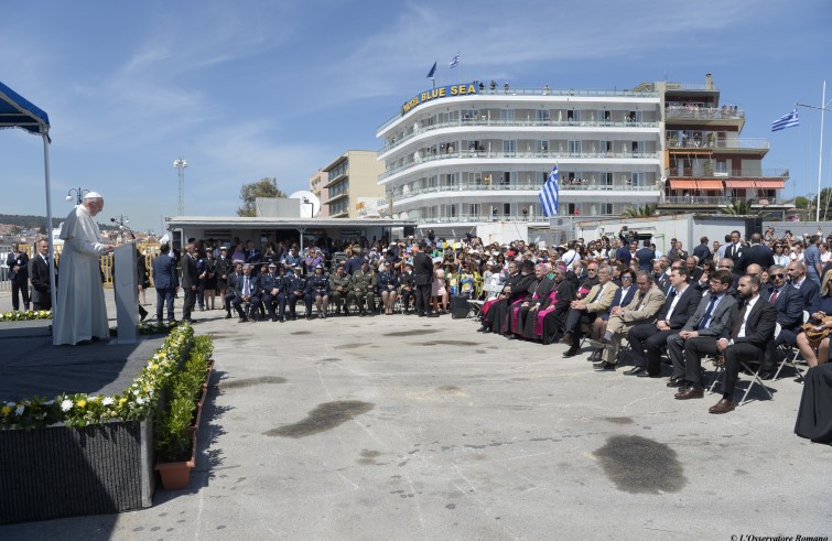 Papa Francesco incontra la cittadinanza e la comunità cattolica (Lesbo, 16 aprile 2016)