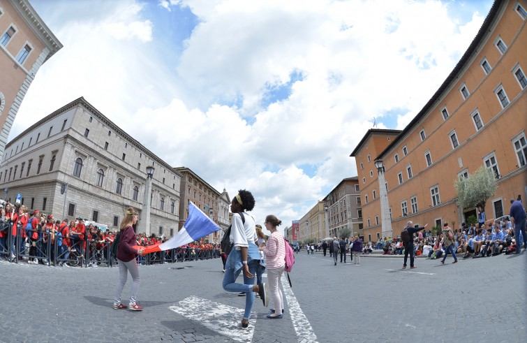 Vaticano, 23 aprile 2016: Giubileo dei Ragazzi - Giovani verso Piazza San Pietro