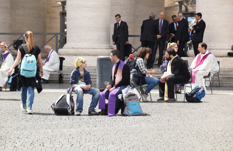 Vaticano, 23 aprile 2016: Giubileo dei Ragazzi - Confessioni in Piazza San Pietro