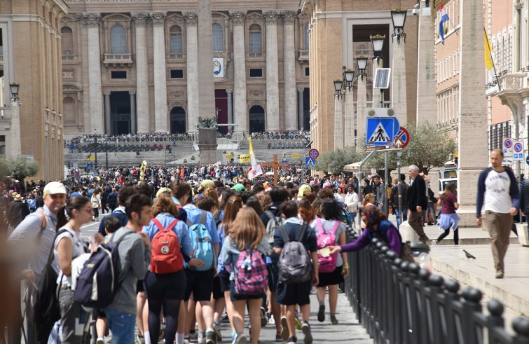 Vaticano, 23 aprile 2016: Giubileo dei Ragazzi - Giovani verso Piazza San Pietro