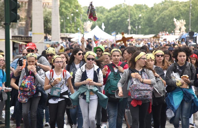 Vaticano, 23 aprile 2016: Giubileo dei Ragazzi - Giovani verso Piazza San Pietro