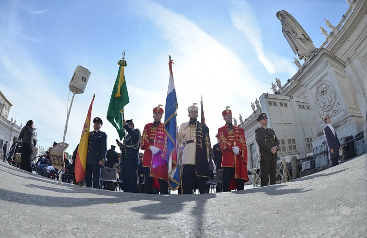 Piazza San Pietro, 30 aprile 2016: Udienza giubilare Papa Francesco - bandiere