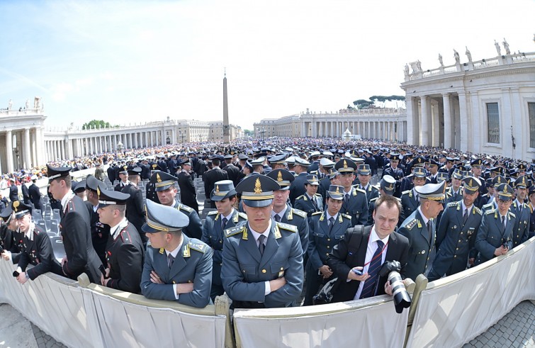 Piazza San Pietro, 30 aprile 2016: Udienza giubilare Papa Francesco - Guardia di Finanza e Carabinieri